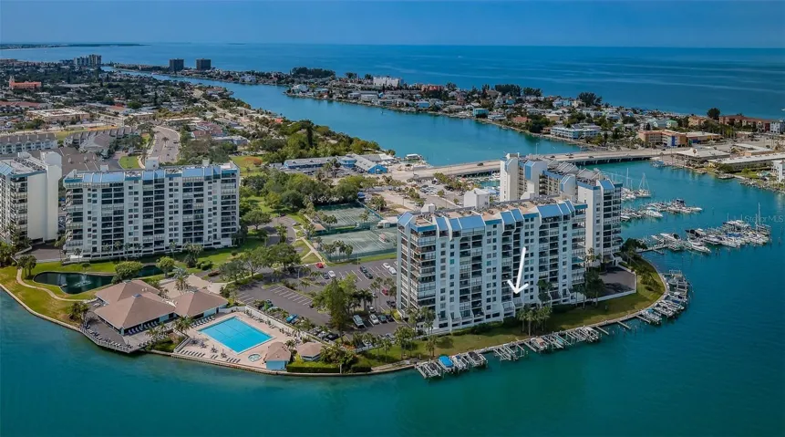 Yacht &amp; Tennis Club of St. Pete Beach! Located on a waterfront Peninsula Finger!