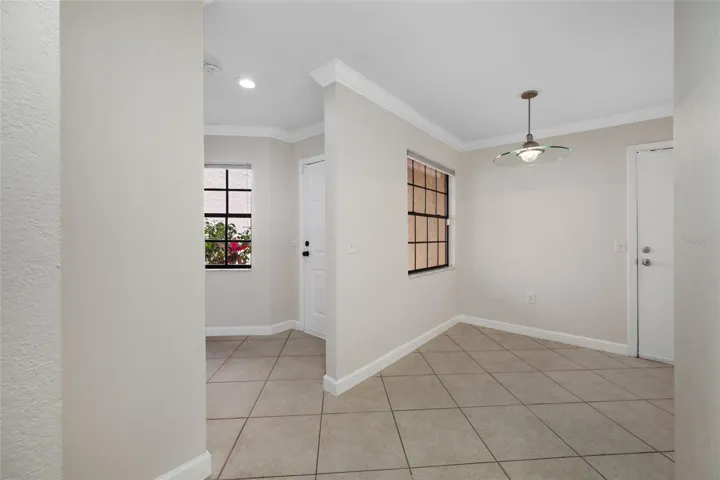 Flex space - Office/den / front door