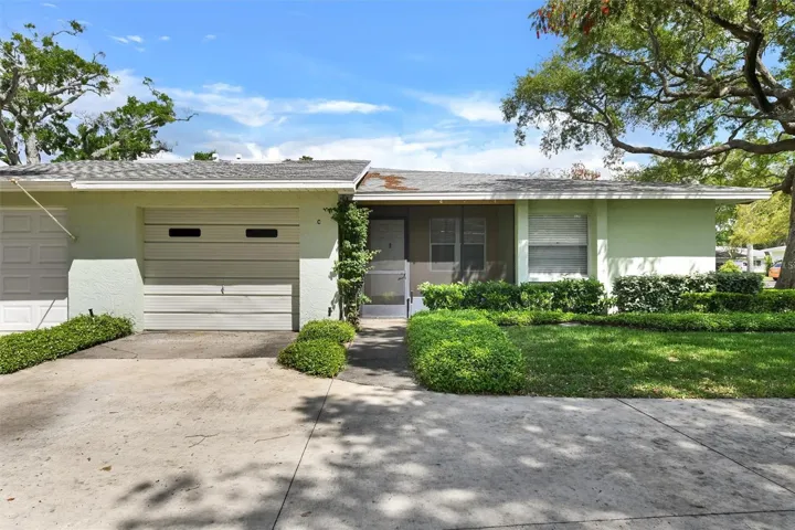 Charming 2/2 villa at 8633 Orange Tree Circle N, #C, Palm Harbor