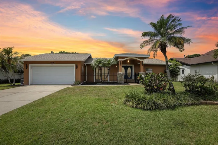 From day to dusk at 5916 Oakhurst Dr in Seminole, FL