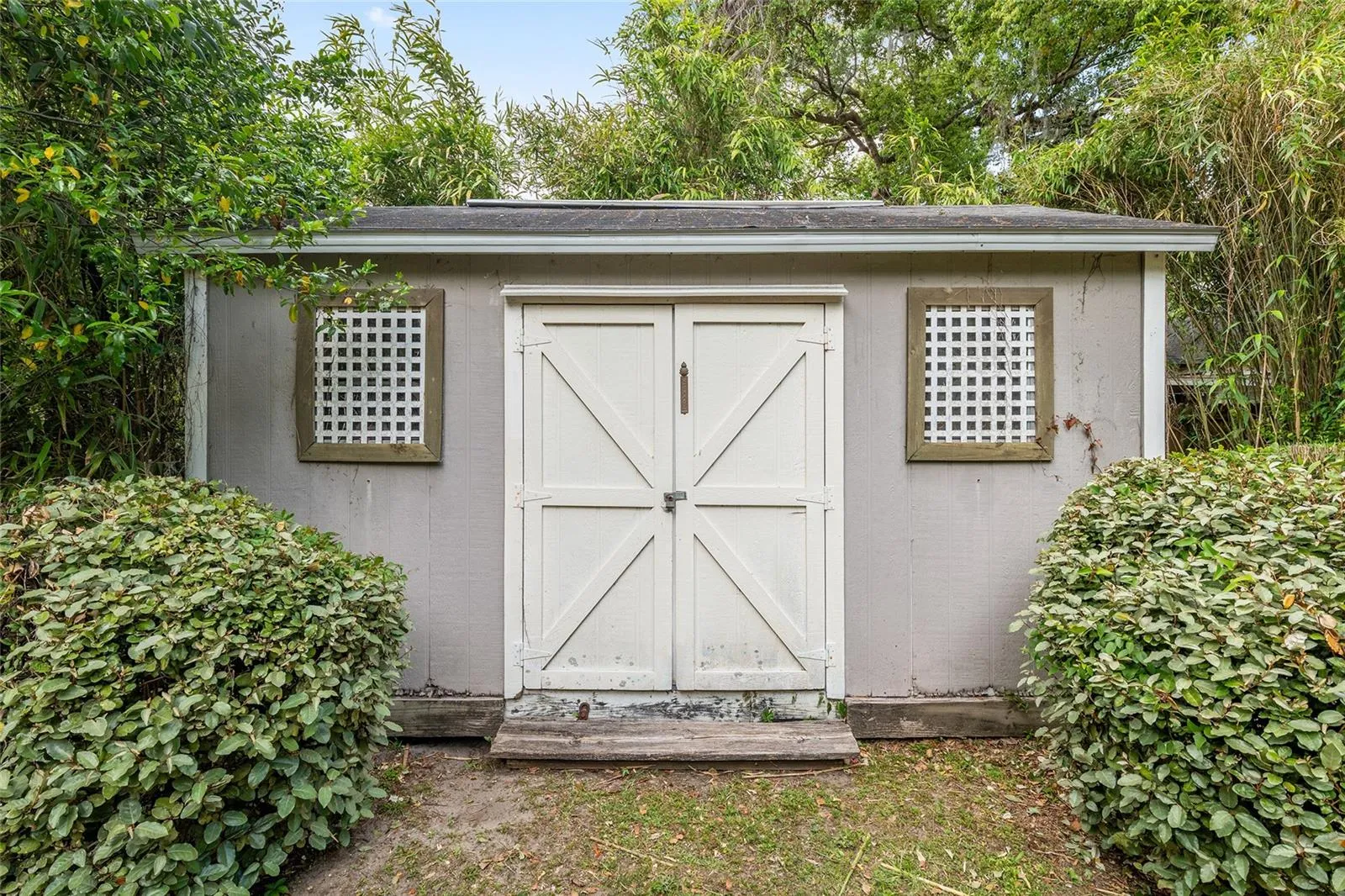 Storage Shed conveys with the property.