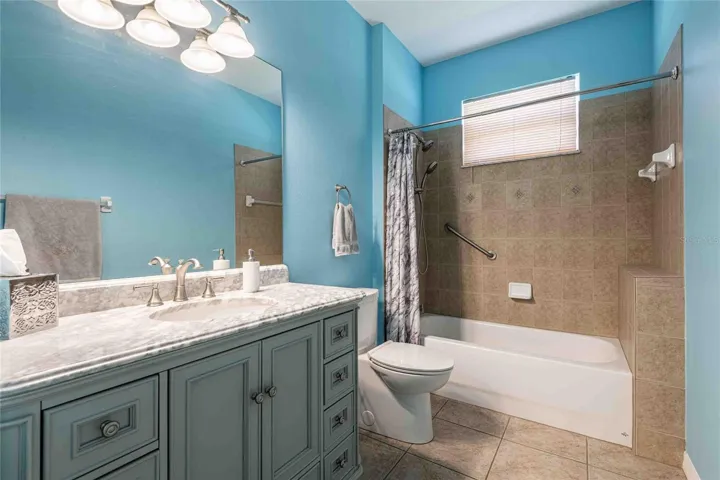 Another view of the second bath.