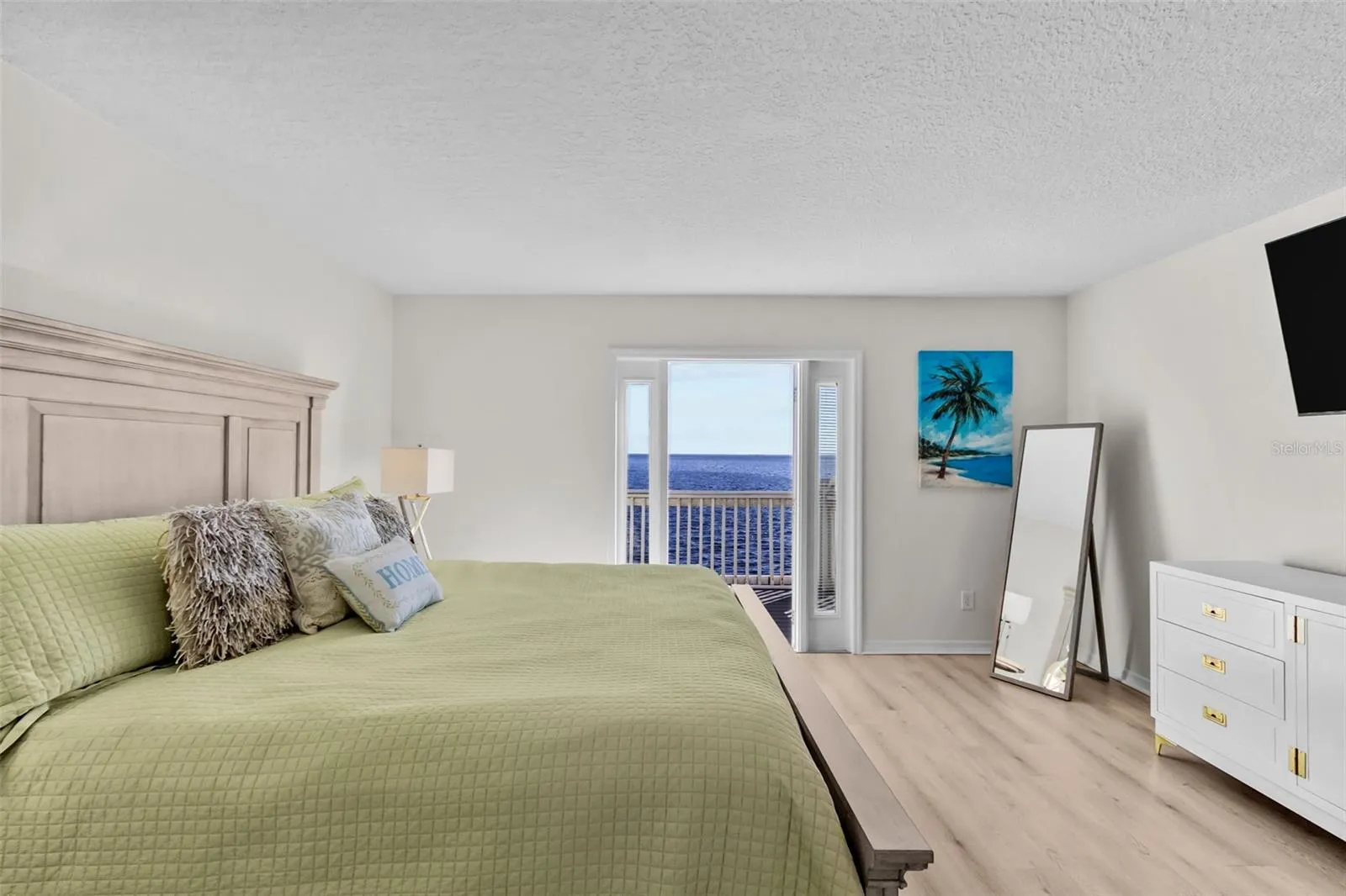 Primary Suite - Stellar Views