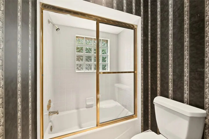 Full Bathroom shared between bedroom 3 and 4.