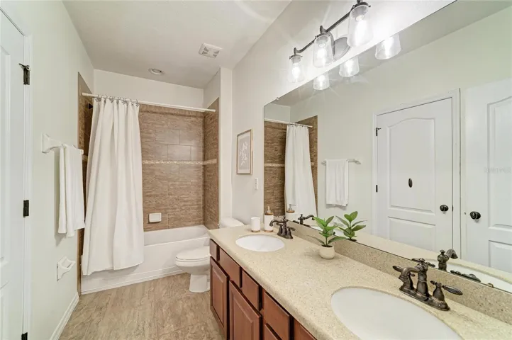2nd Bedroom en-suite bathroom