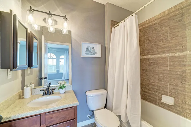 3rd Bedroom en-suite bathroom