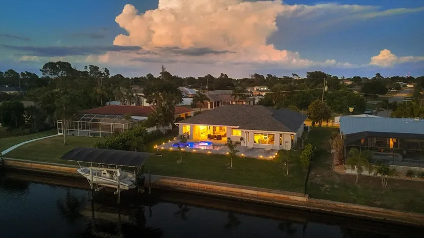 Exceptional water views in Paradise!