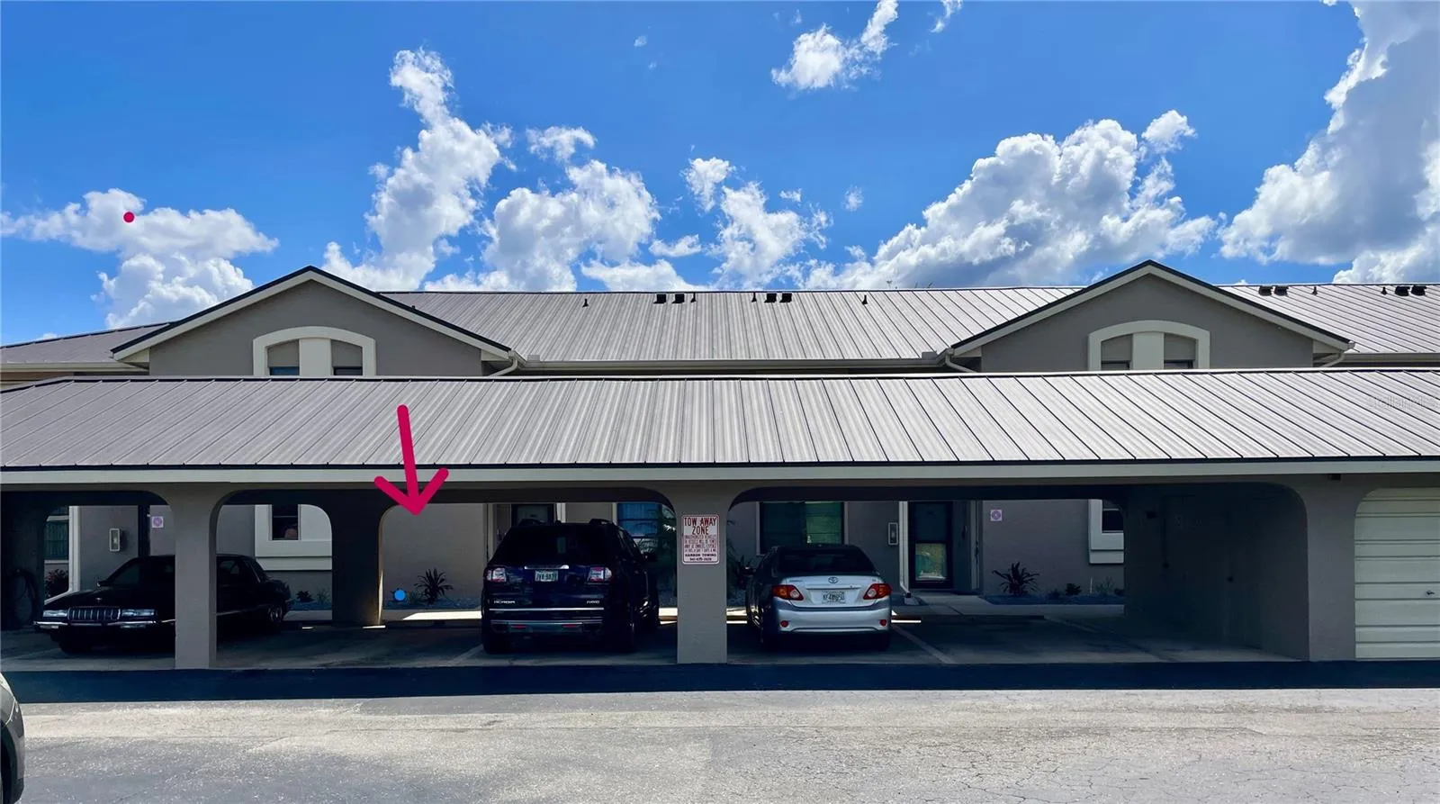 Carport parking directly infront of entryway