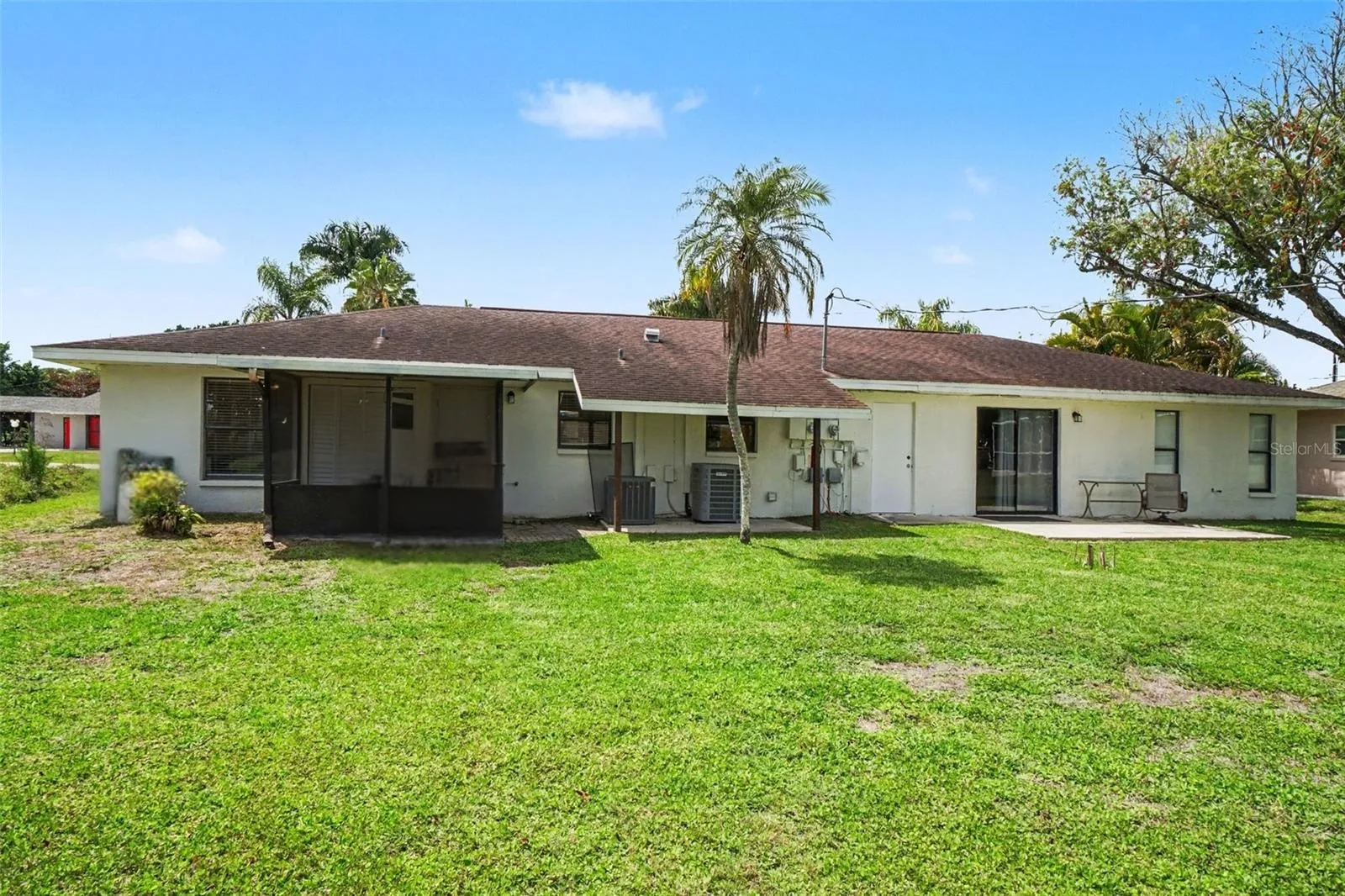 2210 Iris way Left side with Lanai