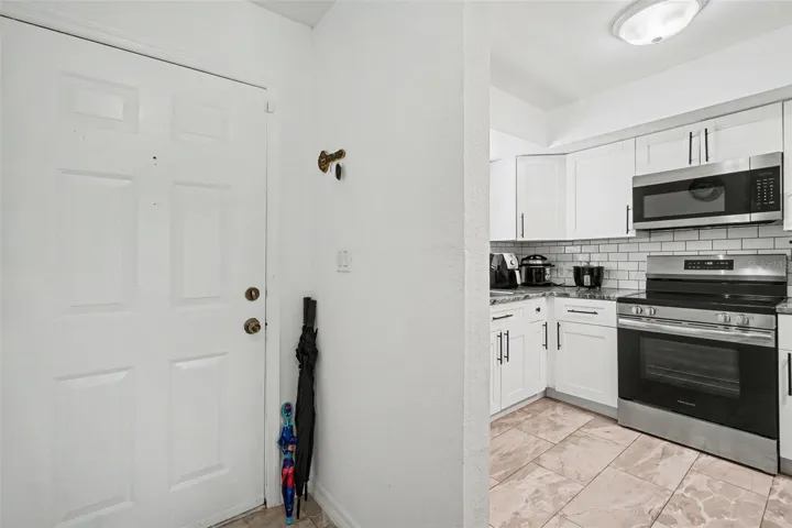 2208 Iris way