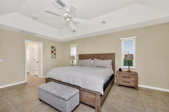 Notice the tray ceiling and ceiling fan.