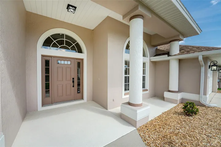 Covered front entry is very appealing!