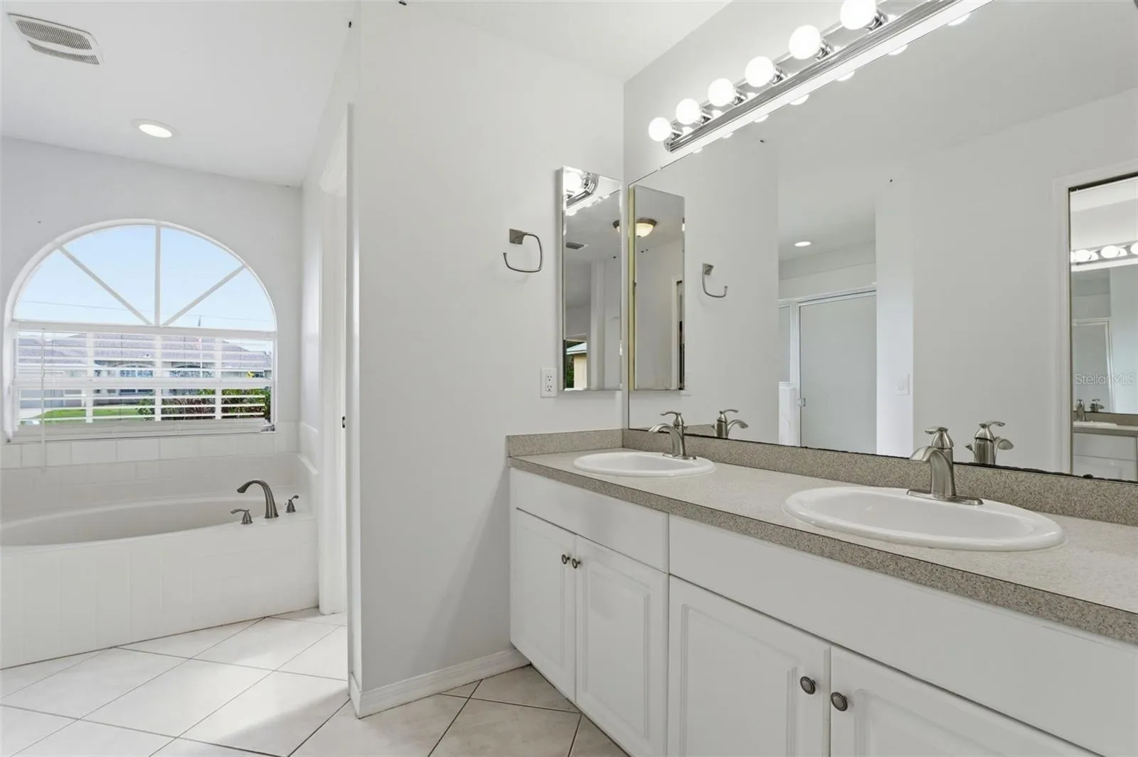Master En Suite Bathroom