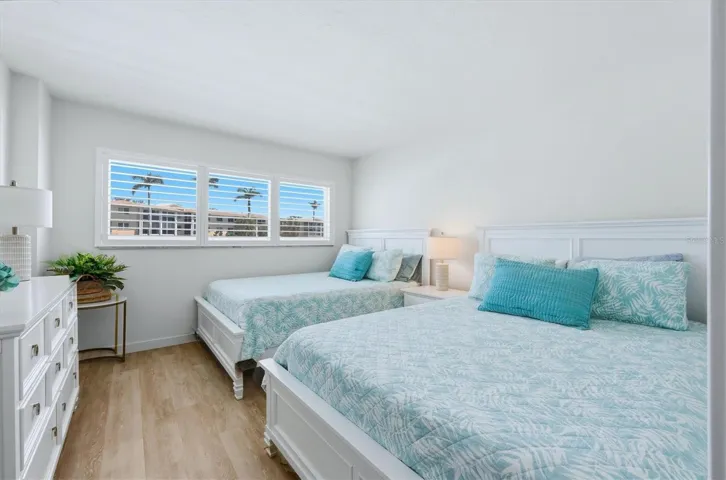Guest room with 2 Queen beds