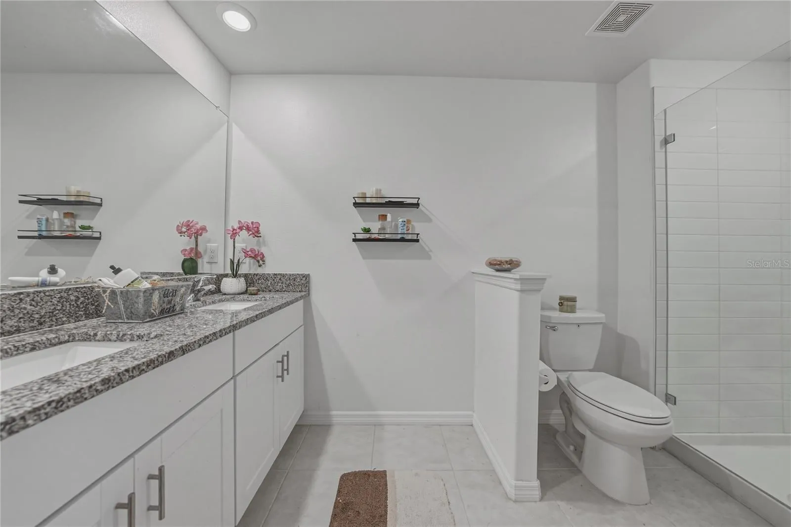 Primary Suite Bath with Dual Undermount Sinks, Granite Countertops, Full Overlay Shaker Cabinets and Hardware