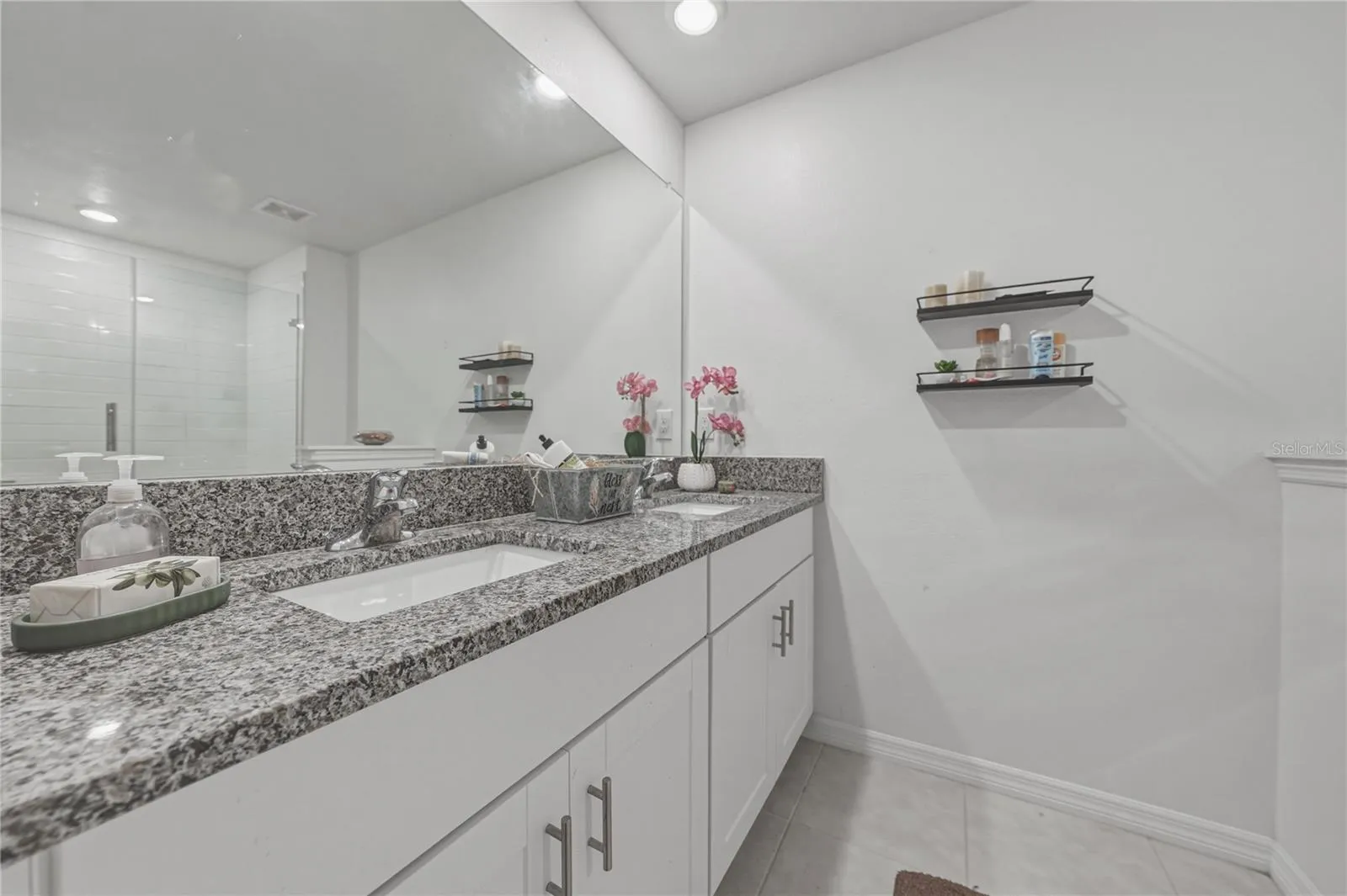 Primary Suite Bath with Dual Undermount Sinks, Granite Countertops, Full Overlay Shaker Cabinets and Hardware