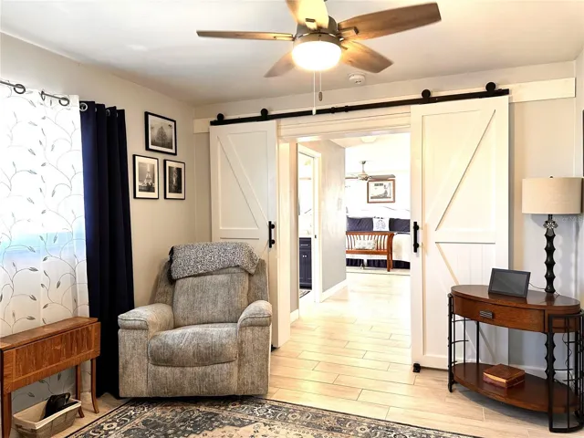 aster Bedroom Sitting Area