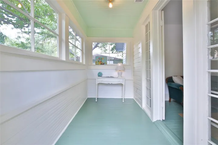 Office or porch/has air