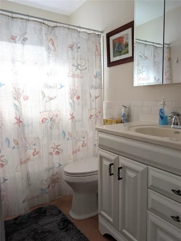 Hallway Bathroom in Center