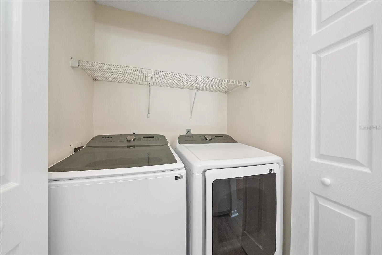 Washer & dryer closet