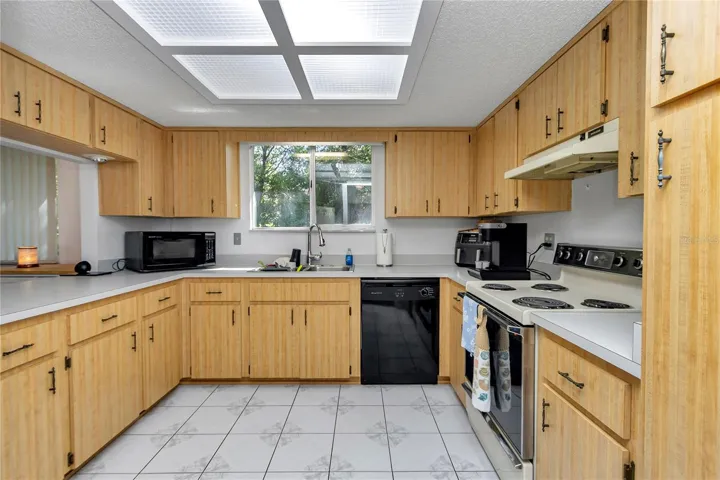 KITCHEN WITH PLENTY OF CABINET SPACE
