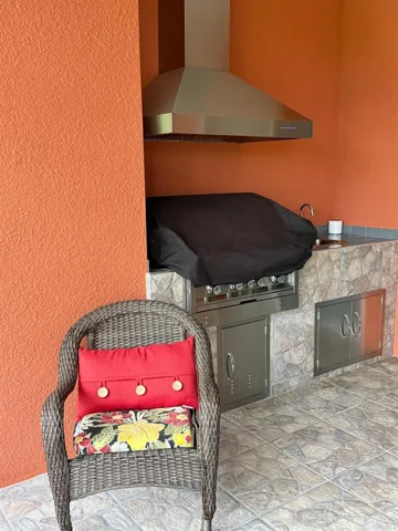 Build in BBQ grill