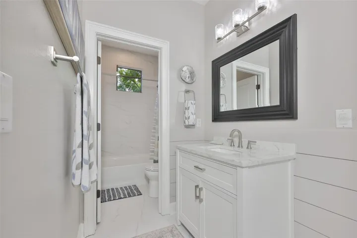 Updated Guest bath with Tub/Shower Combo