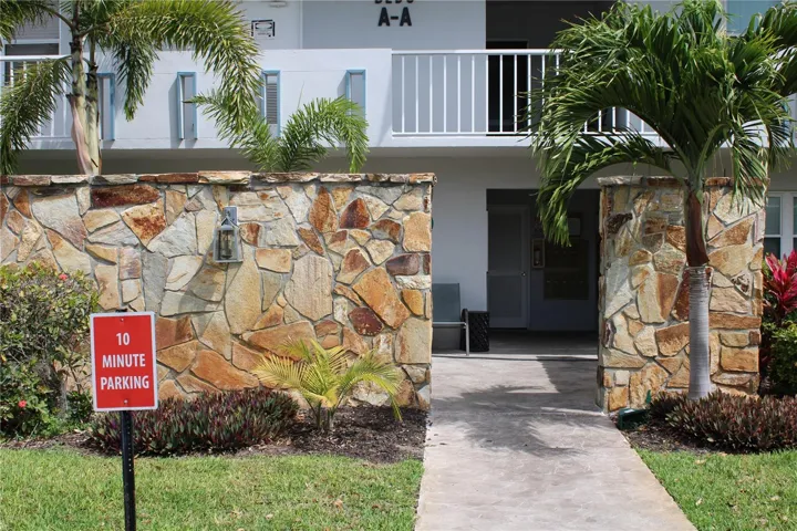 Entry to building