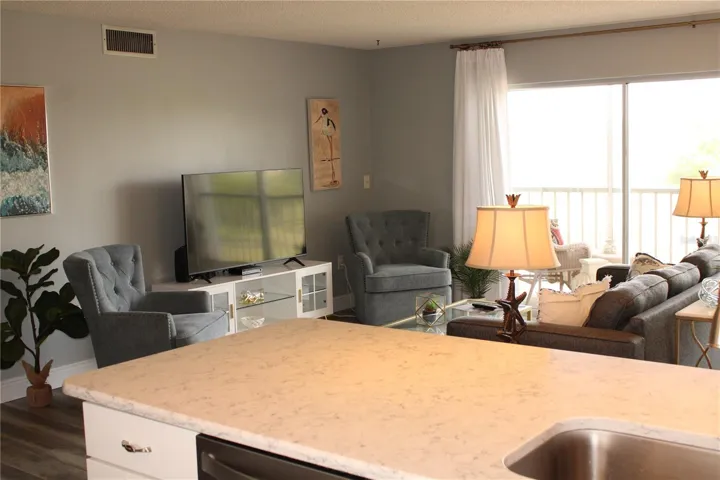 Kitchen/ dining area/ family room