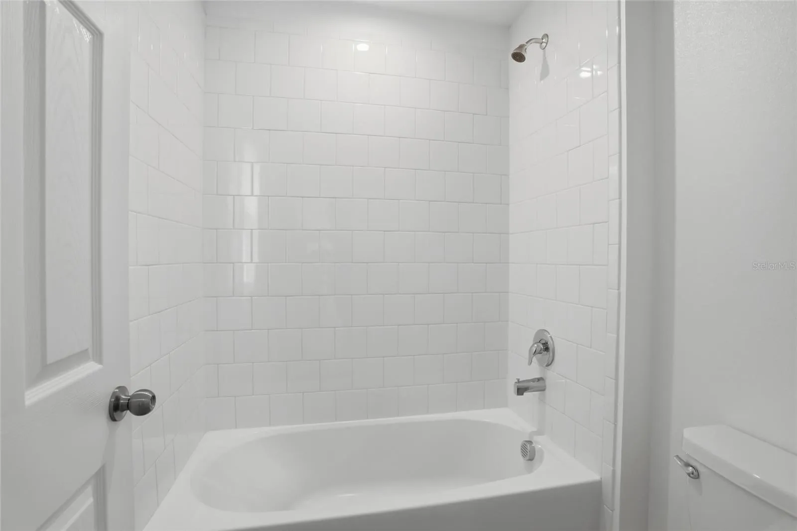 Full Bathroom 1