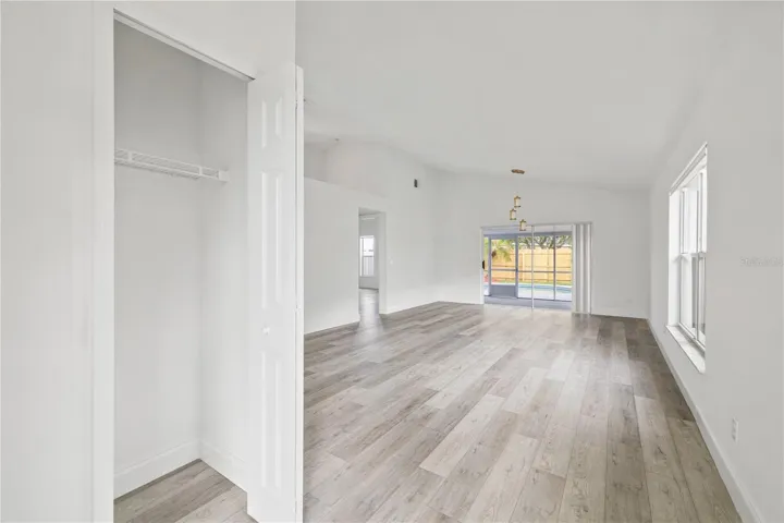 Entrance/Living room