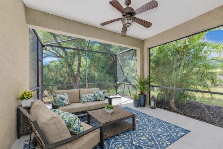 Virtual staging used on this photo.