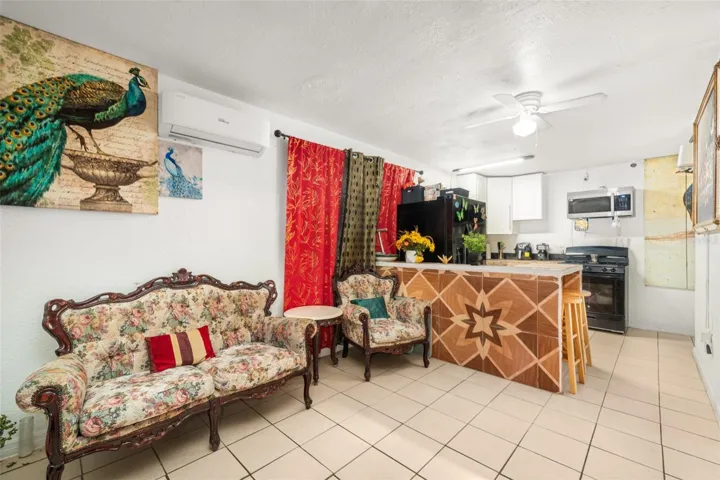 living room/kitchen