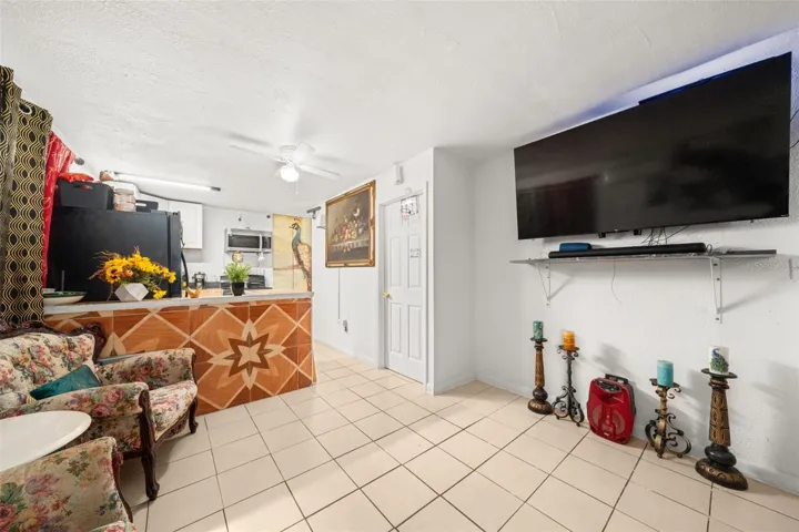 living room/kitchen