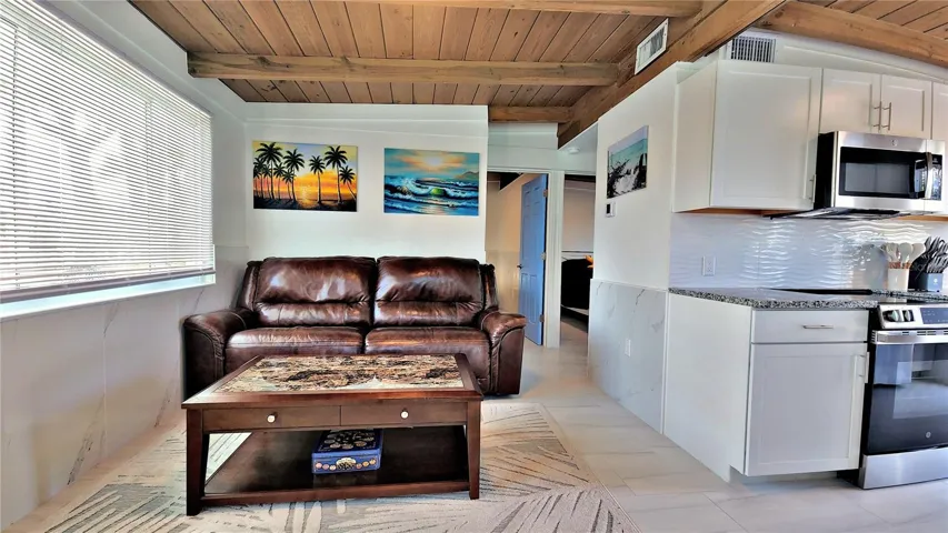 LIVING ROOM WITH FLATSCREEN TV AND GAMES