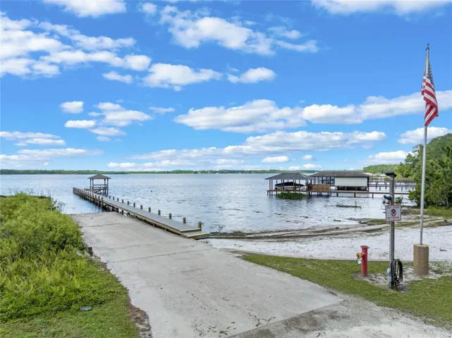 Isle of Pines community with chain of lakes access