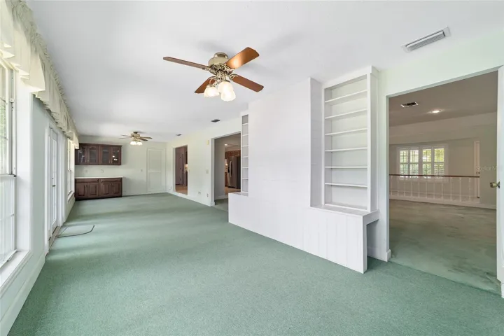 Florida room w/ builtins