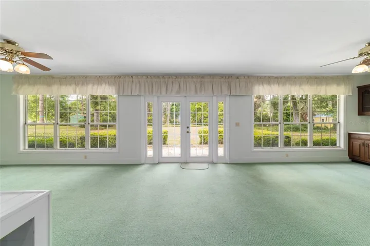 Florida room toward back yard