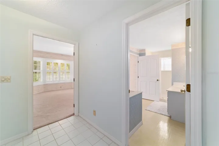 2nd bath access from gallery or bedroom