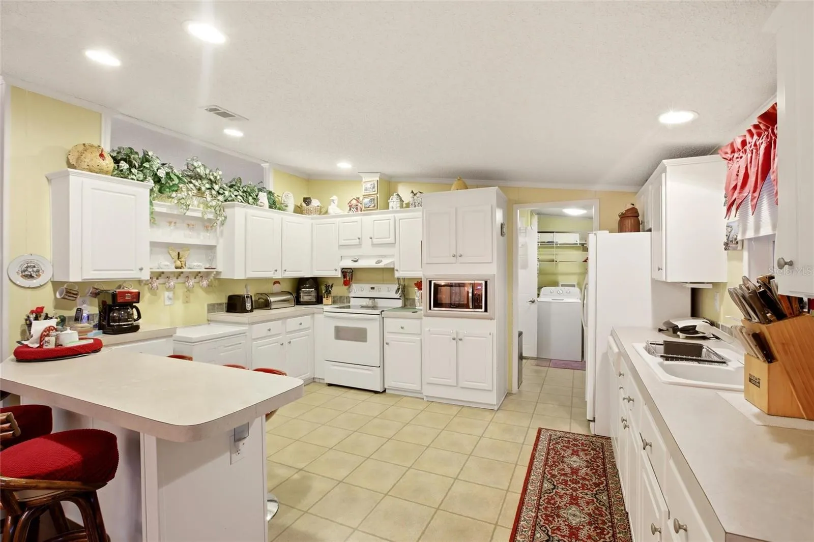 Kitchen with breakfast bar seating