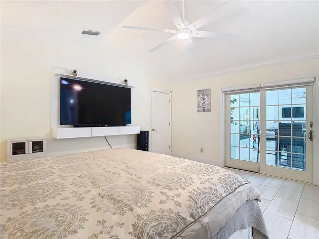 Large Masterbedroom