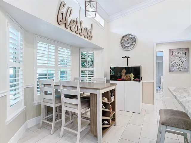Eat-in Kitchen with views