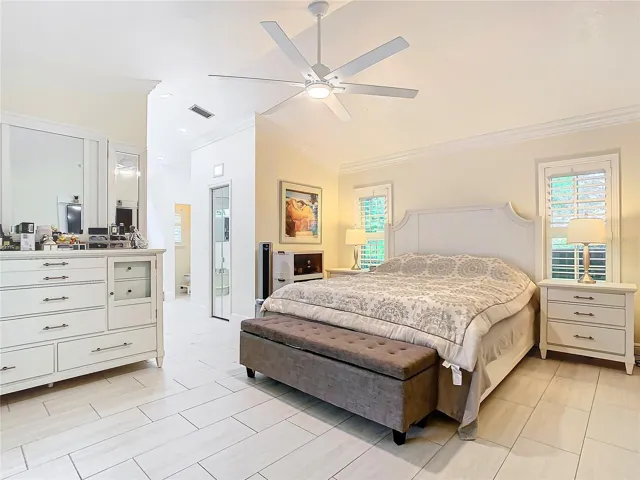 Extra Large Masterbedroom Suite