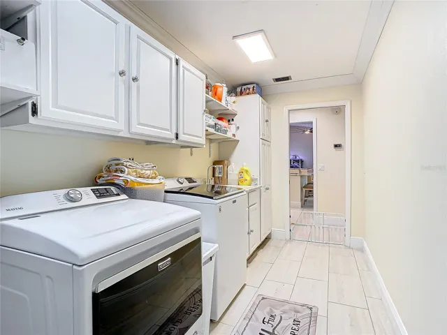 Washer/Dryer included