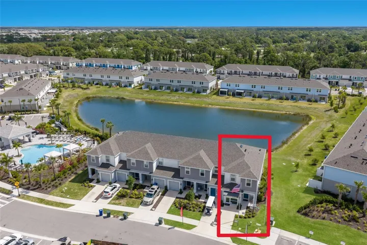 Amazing model home in the Vinterra Townhomes community with incredible lake views that is also less than 3 miles from Nokomis Beach and its famous nightly drum circle!