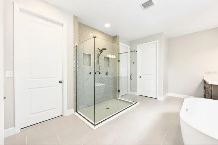 Primary en-suite bath.