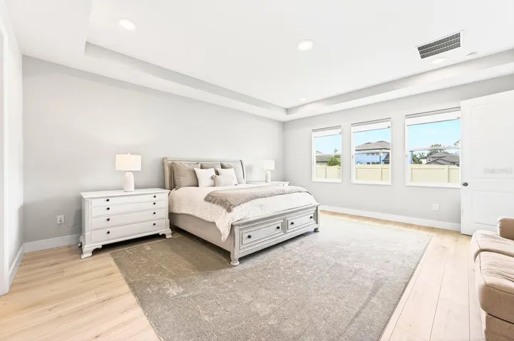 Main floor primary suite.