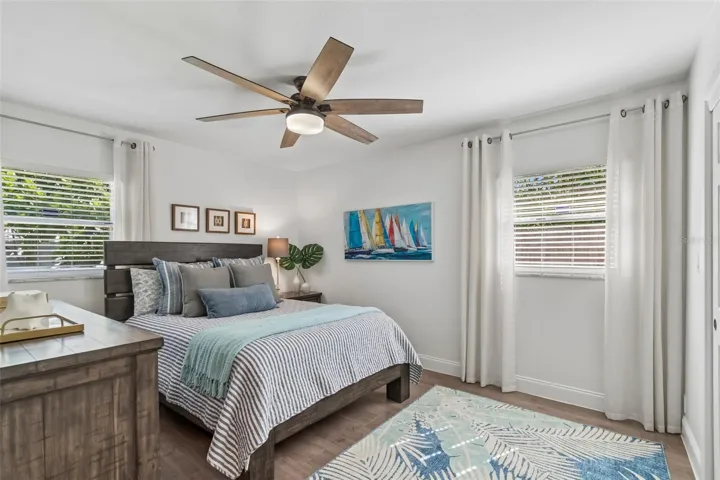 Second bedroom.