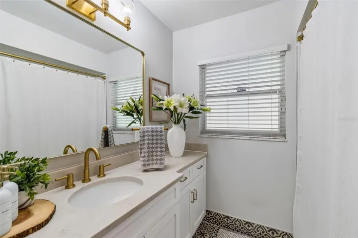 Guest bathroom.