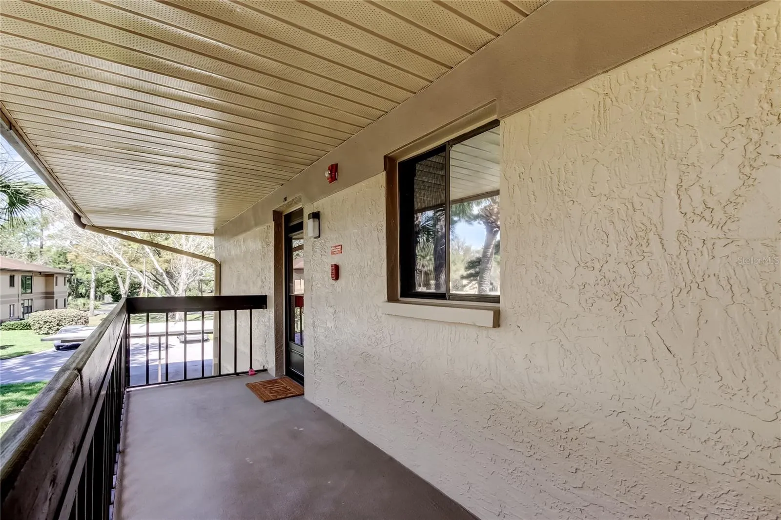 2. Second Story 'Penthouse' End Unit w/ Spacious Front Entryway..